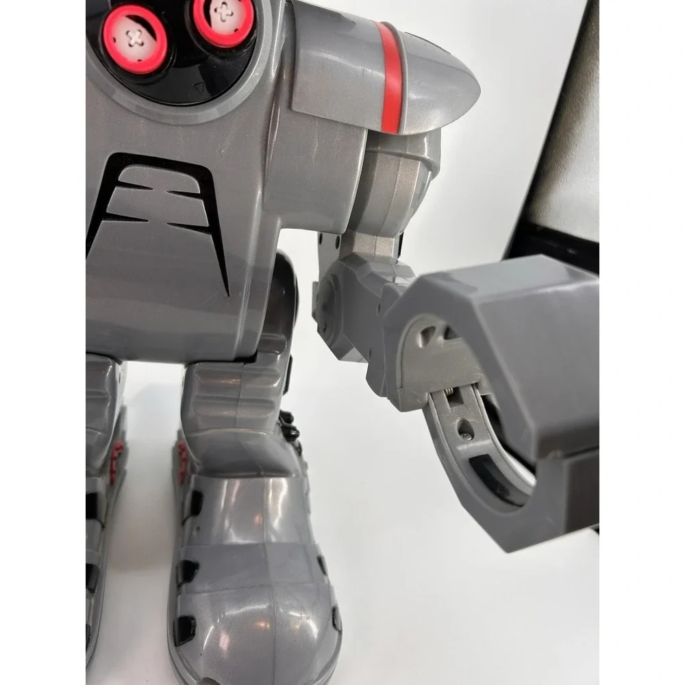 Vintage Toymax R.A.D. 4.0 Radio Controlled Robot Voice Command RAD W/ Remote